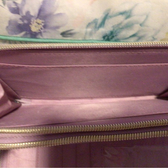 BEAUTIFUL FLORAL WALLET - Picture 6 of 7